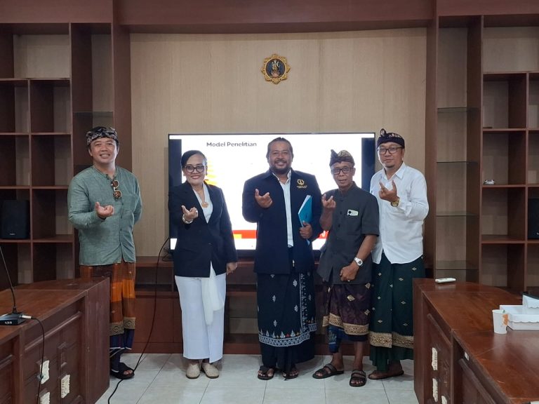 Ujian Seminar Proposal Tesis UHN Sugriwa Kupas Esensi Pacaruan Laba Kama Durga dalam Kajian Teologi Hindu