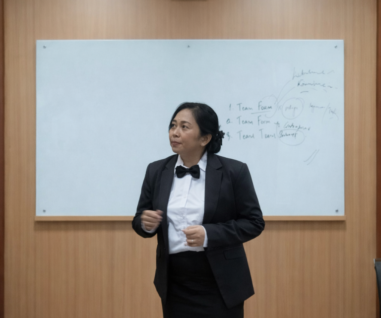 Perkuat Karakter Generasi Z, Mahasiswa S3 UHN Sugriwa Bedah Inovasi Pendidikan Agama Hindu di SMA Negeri 2 Tabanan