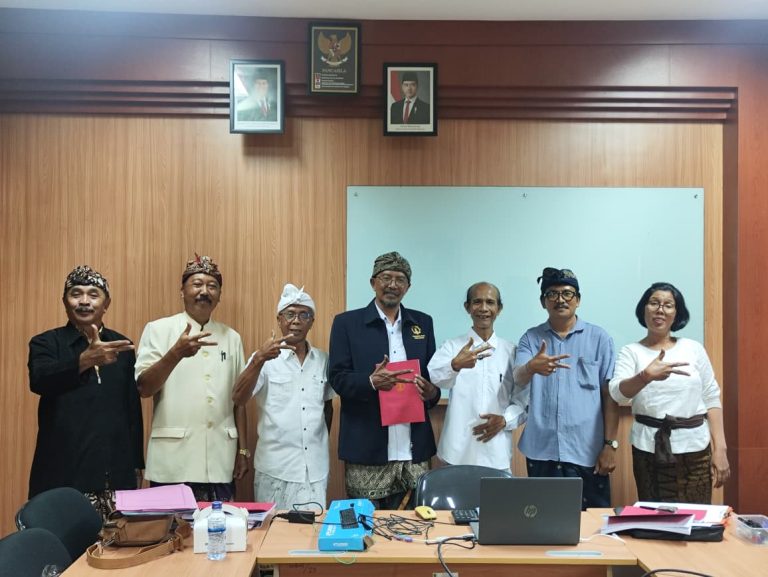 Digitalisasi Pembelajaran Berbasis Kearifan Lokal, Mahasiswa S3 UHN Sugriwa Bedah Media ‘WAinar’ di PNB