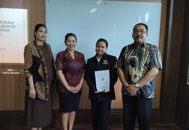 Perkuat Karakter Siswa Lewat Tri Hita Karana, Mahasiswa S2 Pascasarjana UHN Sugriwa Bedah Pola Pendidikan di SMPN 1 Semarapura
