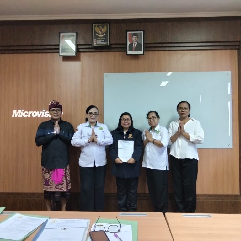 Tanamkan Nilai Catur Guru: Mahasiswa S2 UHN Sugriwa Bedah Strategi Guru Tumbuhkan Sikap Religius Siswa SMAN 12 Denpasar