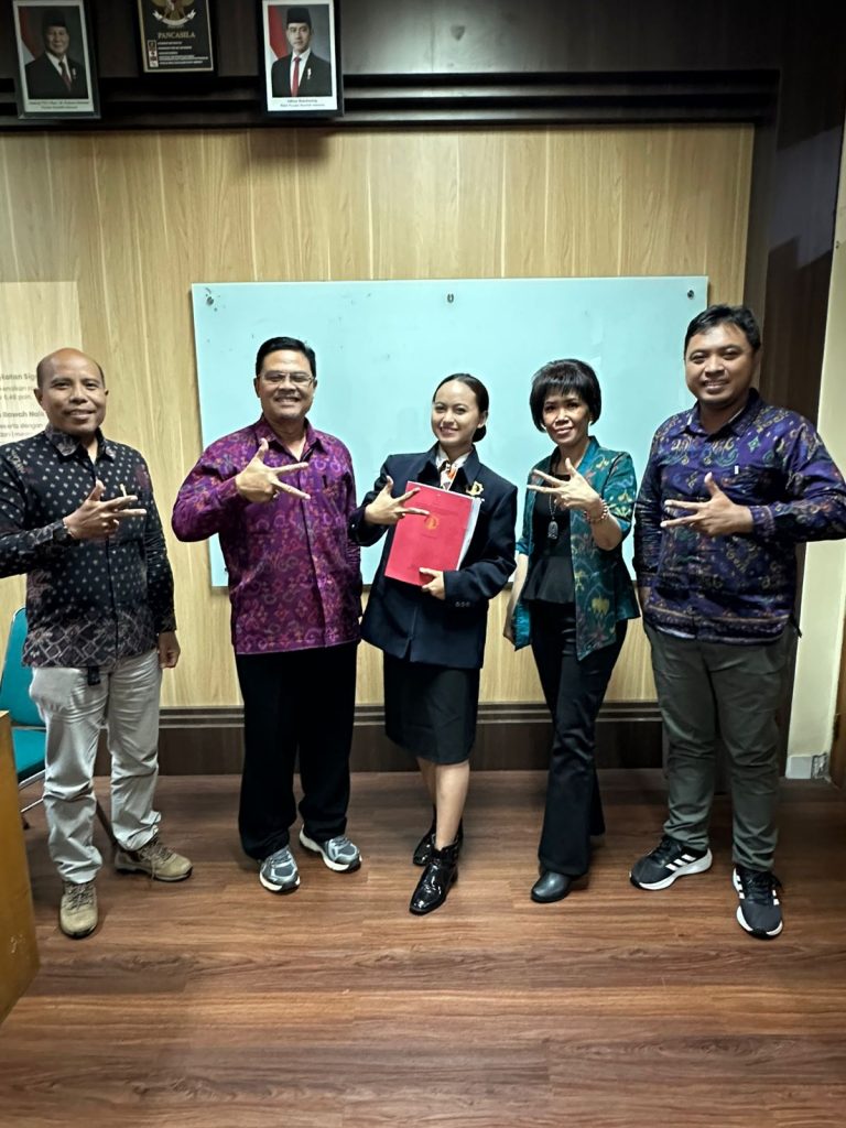 Tren Spiritual Gen Z, Mahasiswa S2 UHN Sugriwa Yuliana Dewi Sukses Ujian Tesis Bedah Efektivitas Kelas Yoga Online