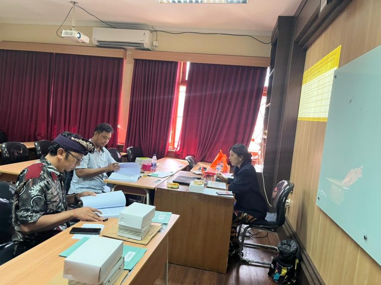 Kupas Sasana Sulinggih, Mahasiswa S2 UHN Sugriwa Ni Putu Sekartini Sukses Seminar Hasil Tesis Etika Kepanditaan MGPSSR