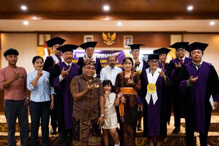 Raih Doktor ke-181 UHN Sugriwa, Ni Putu Sudarsani Bedah Konflik Peran dan Kinerja Karyawan Perempuan Hindu