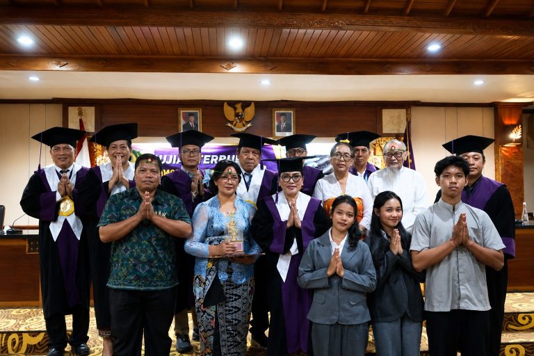 Raih Doktor ke-182 UHN Sugriwa, Ni Nyoman Kasih Ungkap Dampak Ekonomi Upacara Agama di Bugbug Karangasem