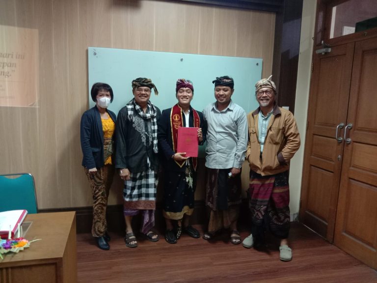 Redam Stres Anak SD Lewat Yoga, Rama Tri Aditya Sukses Lewati Ujian Tesis S2 UHN Sugriwa