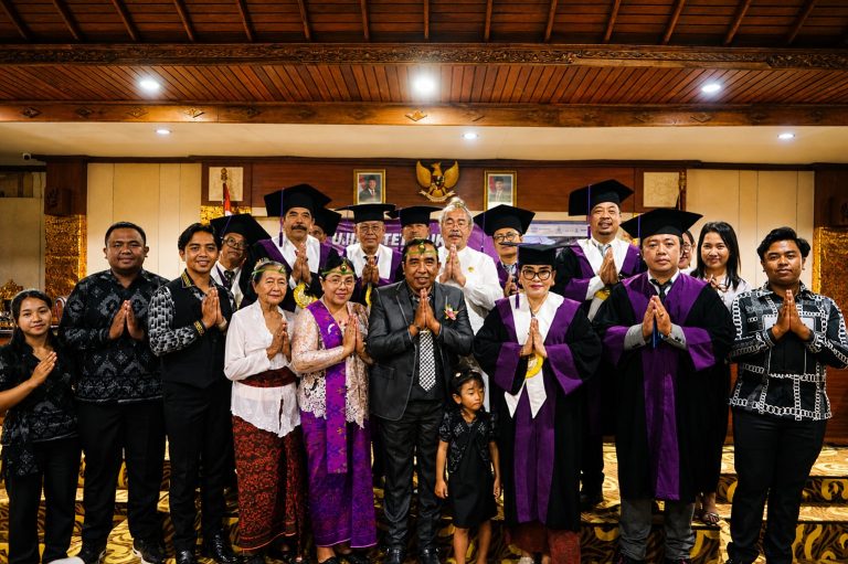 Digitalisasi Berkarakter Tradisi: I Gede Pawana Raih Doktor ke-184 UHN Sugriwa, Bedah Sinergi IT Berbasis Tri Hita Karana di Duda Timur