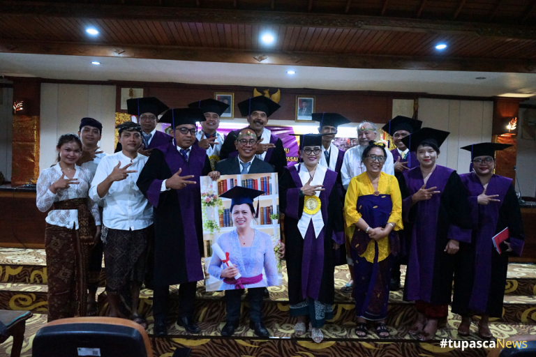 Kupas Komunikasi Kesehatan Sangging Saat Mesangih, Nyoman Gejir Raih Doktor Cum Laude UHN Sugriwa