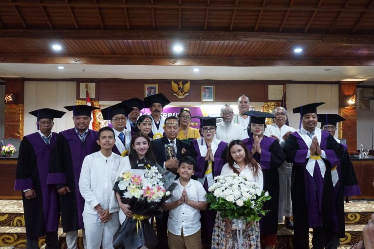 Kupas Strategi Komunitas BumiKita Bebaskan Bali dari Sampah Plastik, Nyoman Mahardika Raih Doktor Cum Laude UHN Sugriwa
