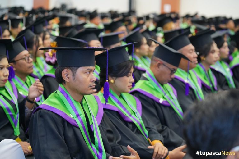 UHN Sugriwa Kukuhkan 608 Wisudawan pada Wisuda XIII, Rektor Dorong Lulusan Bawa Perubahan Positif