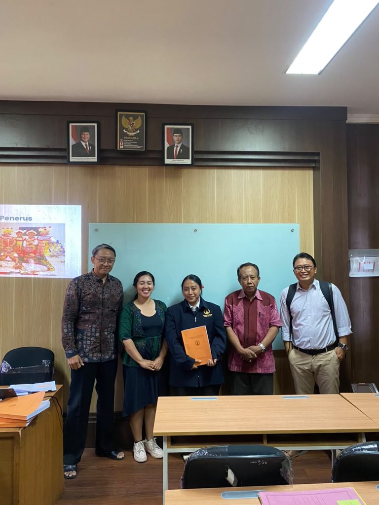 Bedah Etika Berbahasa di Kesenian Arja Klasik, Komang Trisvika Lalui Ujian Tesis S2 UHN Sugriwa
