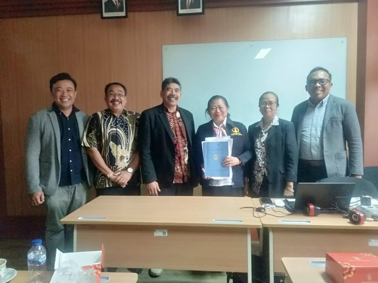 Dobrak Sekat Patriarki Lewat Teologi Dharma, Mas Sumatri Lalui Ujian Kualifikasi S3 UHN Sugriwa